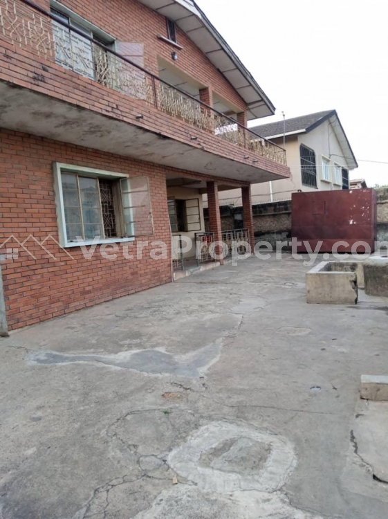  For rent; 3 bedrooms with 2toilets and 2baths at main oluyole for office or residential; tiles and modern facilities. Adegboye matrw  House for Rent Ibadan Oyo Vetra  Property