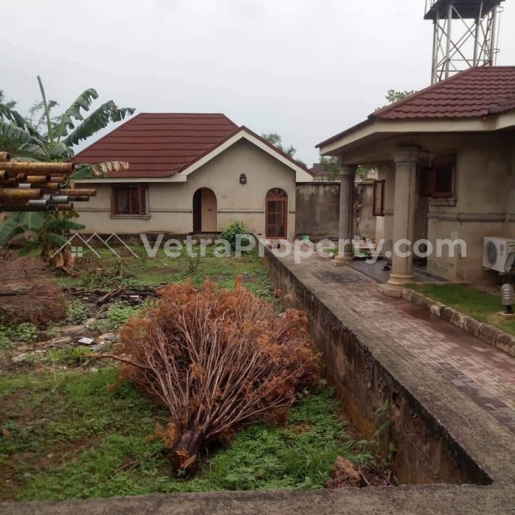  3 bedroom bungalow with bq and Laundry room at Ikolaba GRA tittled with C of O tj  House for Sale Ibadan Oyo Vetra  Property