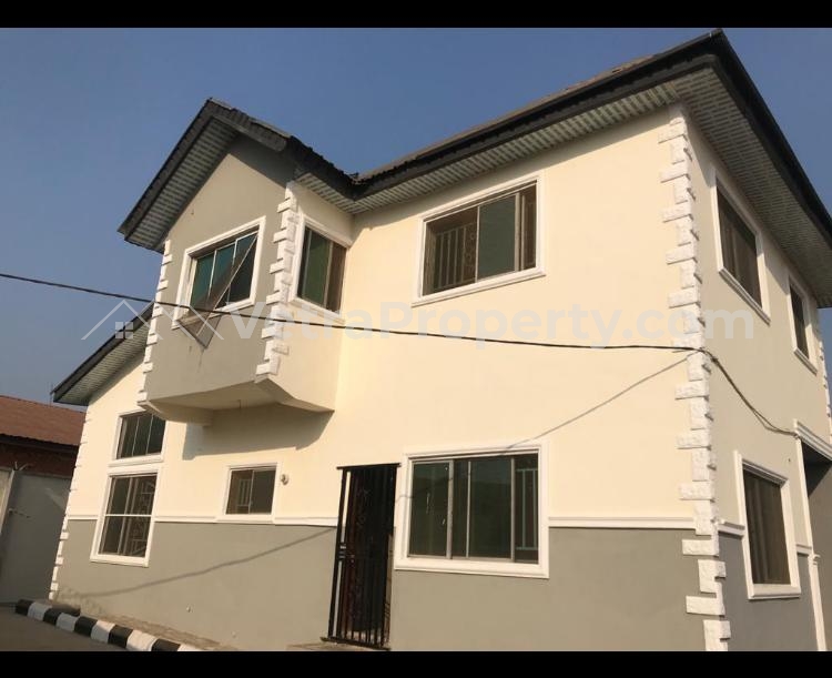  A 3 bedroom duplex, with two self contains at Olusoji area of Oluyole Documents; C of O olabamiji  House for Sale Ibadan Oyo Vetra  Property