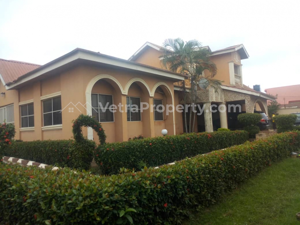  4 bedroom bungalow with 2 living room and 1 bedroom flat pent house at oluyole sharp corner ibadan sir bee  House for Sale Ibadan Oyo Vetra  Property