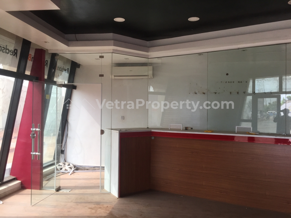  Office Space / Shop in a Busy Filling Station.  Commercial Property for Rent Asaba Delta Vetra  Property