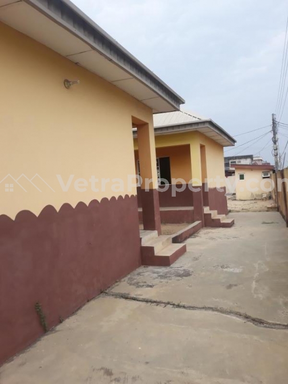  Distress sale of 2plots of land with 4 different bungalows close to road  Land for Sale  Lagos Vetra  Property