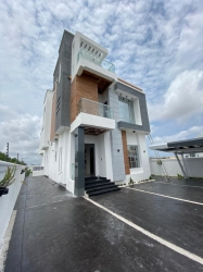 Beautiful 5 Bedroom Fully Detached Duplex With Swimming Pool And Cinema In Pinnock Beach Estate. 5 bedroom Detached Duplex for Sale Lekki Lagos Vetra  Property